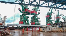 Lokasi tailing HNC dekat saluran air, pengawasan difokuskan pada potensi risiko limpasan bahan berbahaya. (Dok. kemenlh.go.id)