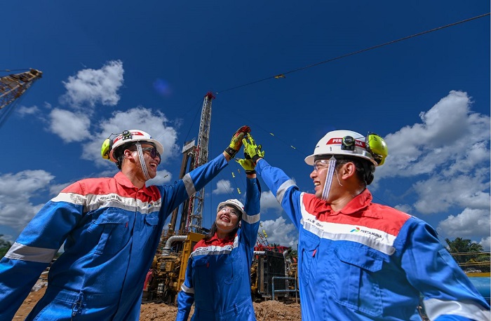 Aktivitas pengeboran sumur baru oleh PT Pertamina Hulu Rokan di Blok Rokan, yang berkontribusi pada peningkatan produksi migas nasional. (Dok. PT Pertamina Hulu Rokan)
