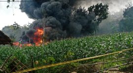  Api berkobar dari sumur minyak rakyat di Blora, meninggalkan duka mendalam bagi keluarga korban. (Dok. Tangkapan layar video)