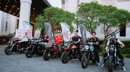 Doan Kieu Dzung, Chairman of Ky Nguyen Group and Co-organiser of Castrol Superbike Fest (extreme left) and the Superbike leaders