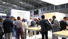 HUAWEI WATCH D3 Debut di ESC Congress 2026, Hadirkan Inovasi Baru untuk Pemantauan Tekanan Darah dari Pergelangan Tangan HUAWEI WATCH D3 Debut di ESC Congress 2026, Hadirkan Inovasi Baru untuk Pemantauan Tekanan Darah dari Pergelangan Tangan