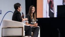 Eileen Gu Tampil sebagai Pembicara dalam KFF Inspiring Women Leadership Series di SMU Eileen Gu Tampil sebagai Pembicara dalam KFF Inspiring Women Leadership Series di SMU